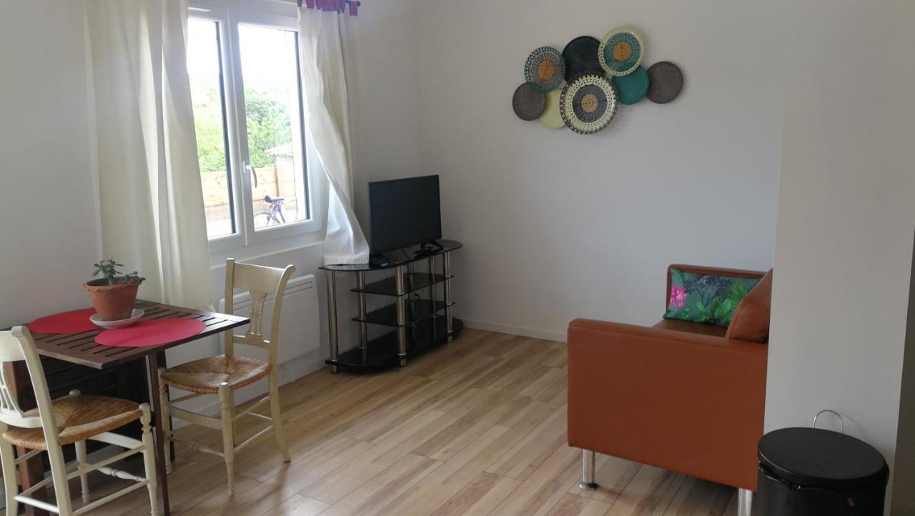 La Maison Des Amis Apartment Lussan  Exterior photo